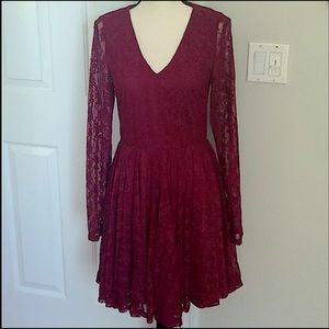 Elegant Lace Mini Dress - Burgundy